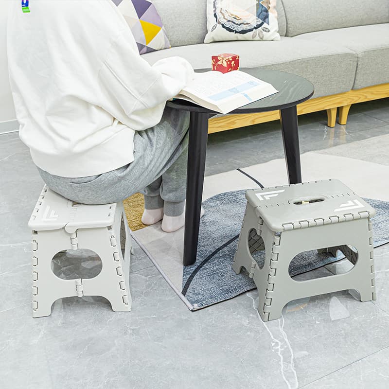 折りたたみ椅子 コンパクト収納できる携帯踏み台